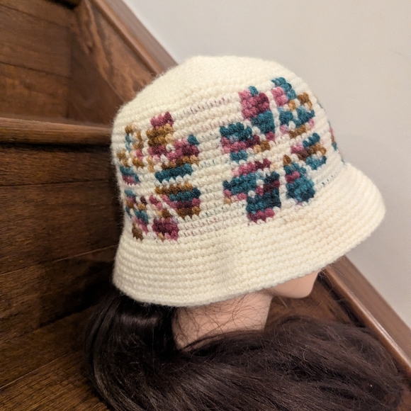 Y2K Multicolor Crochet Wool Ivory Bucket Hat, Granny Star Quilt Design OS - Picture 5 of 10